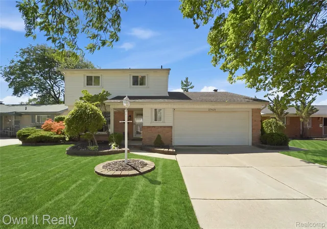 Photo 3 of Single family home for sale at 27025 Havelock Dr, Dearborn Heights City Wayne, MI 48127 | MLS# 20261068328 | Listing updated on 2026-08-27