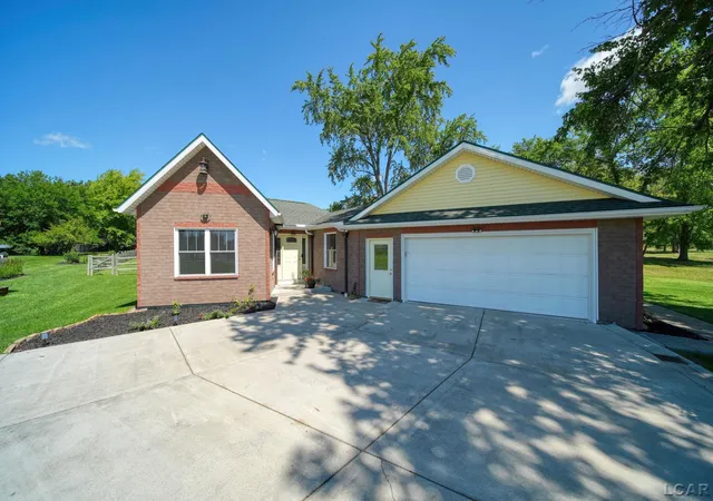 Photo 1 of Single family home for sale at 2301 Wolf Creek Hwy, Adrian Township Lenawee, MI 49221 | MLS# 56050219828 | Listing updated on 2026-09-17
