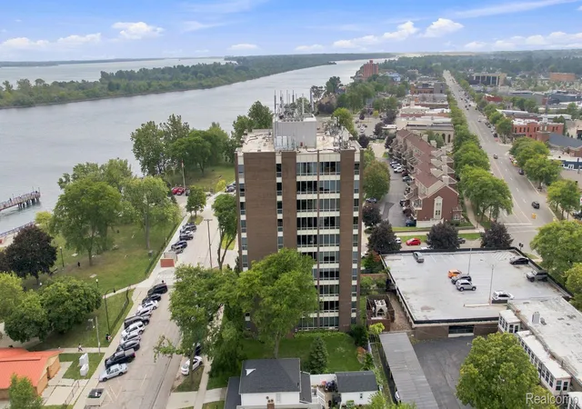 Listing Photo 3 - Condo for sale in building located at 20 Chestnut St, Wyandotte, MI 48192 - Unit #308