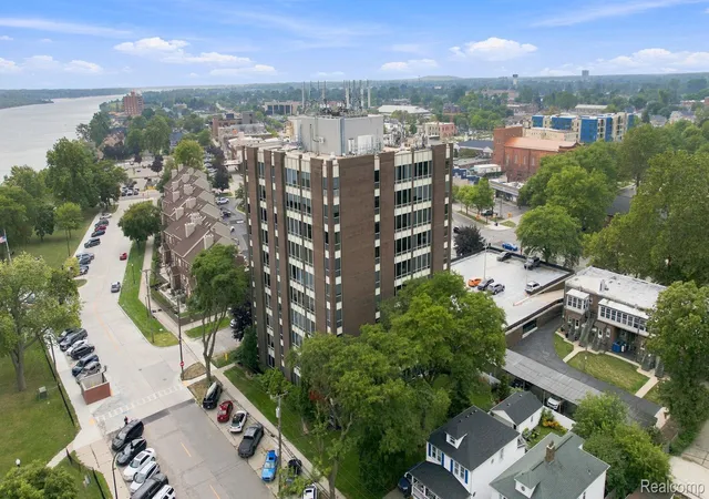 Listing Photo 5 - Condo for sale in building located at 20 Chestnut St, Wyandotte, MI 48192 - Unit #308
