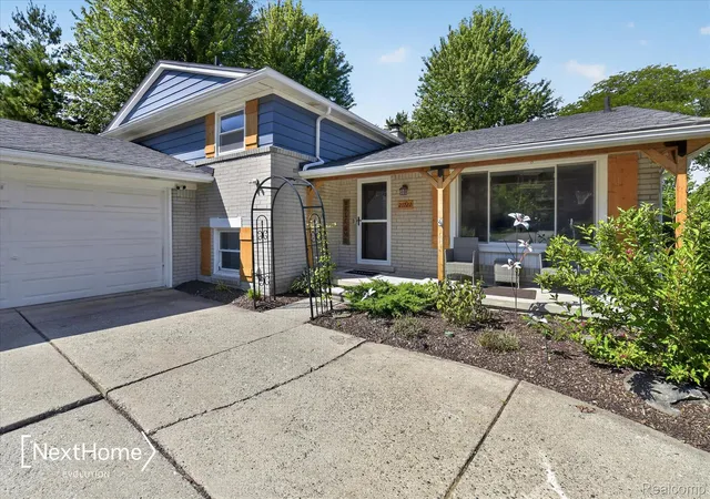 Photo 2 of Single family home for sale at 21722 Canterbury Ave, Grosse Ile Township Wayne, MI 48138 | MLS# 20261068342 | Listing updated on 2026-10-06