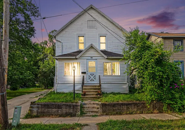Photo 2 of Single family home for sale at 148 E Emerson St, Kalamazoo City Kalamazoo, MI 49001 | MLS# 69026045051 | Listing updated on 2026-09-11