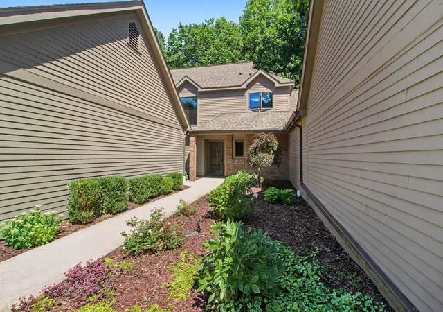 Photo 1 of Condo for sale at 4608 Cottonwood Dr, Lodi Township Washtenaw, MI 48108 | MLS# 81026045056 | Listing updated on 2026-09-12