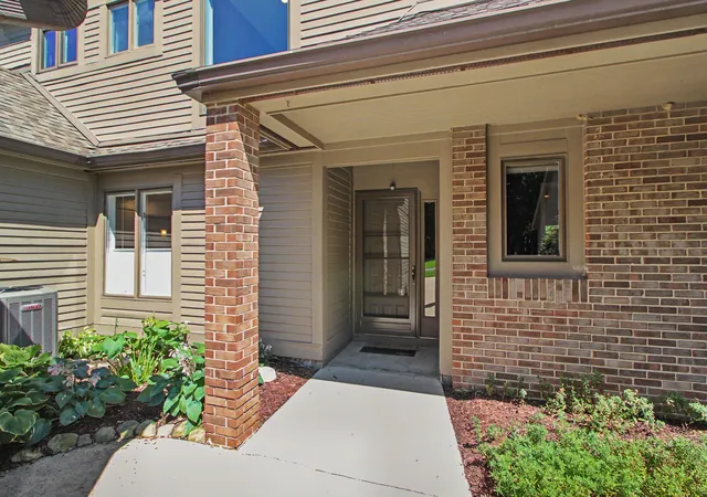 Listing Photo 4 - Condo for sale in building located at 4608 Cottonwood Dr, Ann Arbor, MI 48108