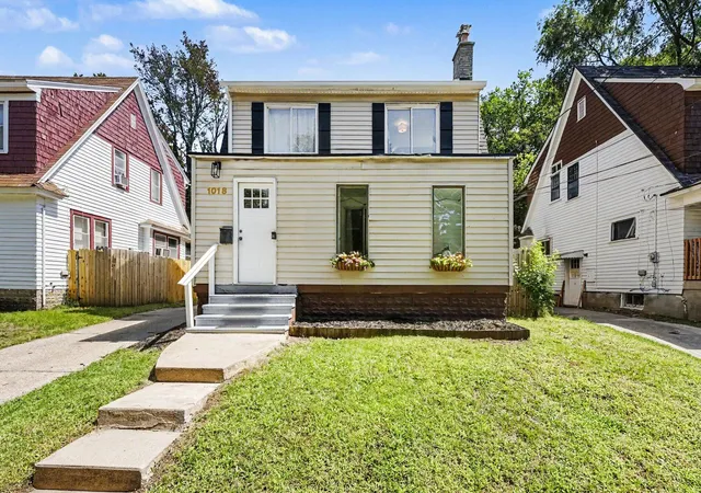 Single family home for sale at 1018 Cooper Ave Se, GrandRapidsCity_Kent, MI 49507 | MLS# 65026045065