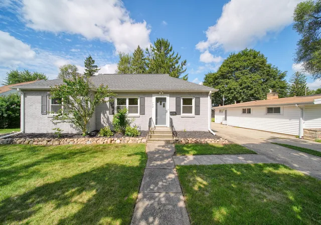 Photo 1 of Single family home for sale at 744 Briarcliff Rd, Jackson City Jackson, MI 49203 | MLS# 55026045068 | Listing updated on 2026-09-15