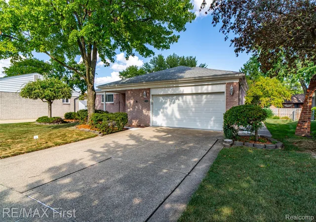 Photo 1 of Sale Pending at 27574 Los Olas Ct, Warren City Macomb, MI 48093 | MLS# 20261068363 | Listing updated on 2026-09-11