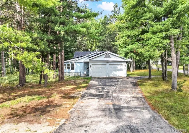 Photo 4 of Single family home for sale at 4871 Helen Dr, Grayling Charter Township Crawford, MI 49738 | MLS# 20261068361 | Listing updated on 2026-09-19