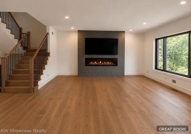 Photo 3 of Single family home for sale at 153 Wadsworth Ln, Bloomfield Charter Township Oakland, MI 48301 | MLS# 20261068365 | Listing updated on 2026-09-13
