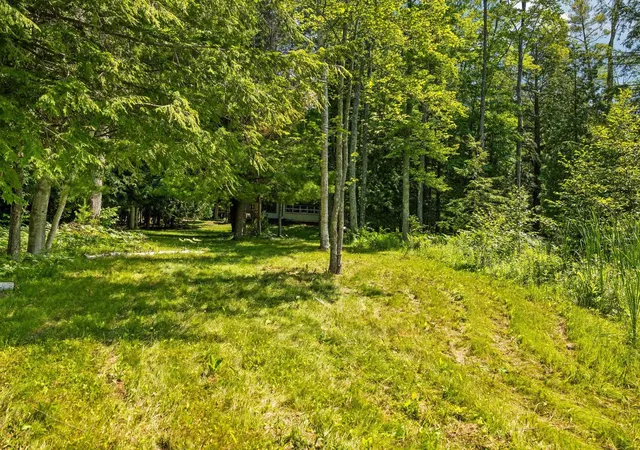 Photo 4 of Single family home for sale at 10000 Harmony Dr, Green Lake Township Grand Traverse, MI 49643 | MLS# 78080072838 | Listing updated on 2026-09-29