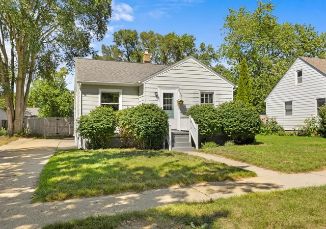 Photo 1 of Sale Pending at 1315 Grant Ave, Grand Haven City Ottawa, MI 49417 | MLS# 71026045093 | Listing updated on 2026-08-31