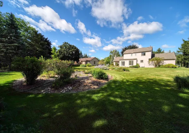 Photo 3 of Single family home for sale at 5685 E Silo Ridge Dr, Pittsfield Charter Township Washtenaw, MI 48108 | MLS# 81026045094 | Listing updated on 2026-10-19