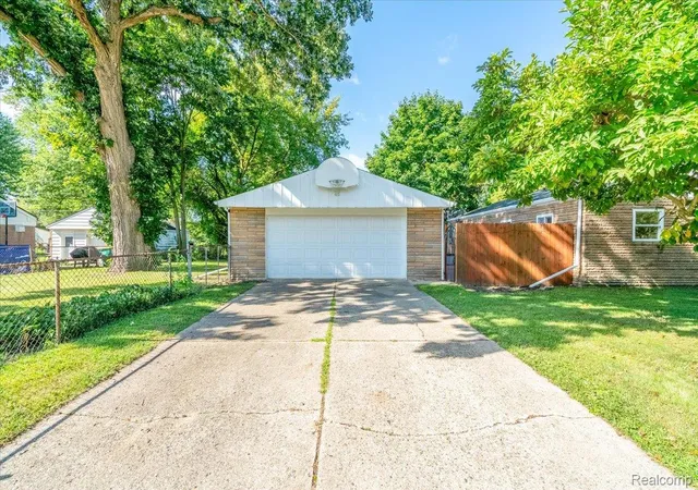 Photo 3 of Single family home for sale at 1482 Blossom Ave, Ypsilanti Charter Township Washtenaw, MI 48198 | MLS# 20261068384 | Listing updated on 2026-09-14