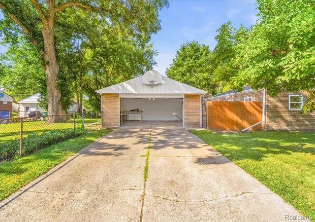 Photo 4 of Single family home for sale at 1482 Blossom Ave, Ypsilanti Charter Township Washtenaw, MI 48198 | MLS# 20261068384 | Listing updated on 2026-09-14