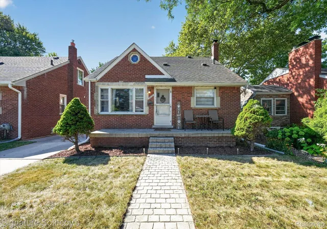 Photo 3 of Single family home for sale at 7348 Helen Rd N, Center Line City Macomb, MI 48015 | MLS# 20261068389 | Listing updated on 2026-09-03