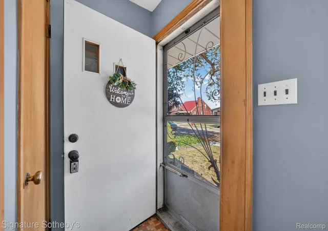 Photo 5 of Single family home for sale at 7348 Helen Rd N, Center Line City Macomb, MI 48015 | MLS# 20261068389 | Listing updated on 2026-09-03