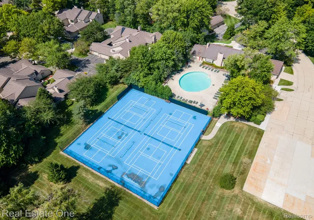 Photo 1 of Condo for sale at 1361 Knollcrest Cir, Bloomfield Charter Township Oakland, MI 48304 | MLS# 20261068392 | Listing updated on 2026-09-13