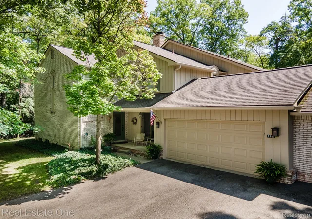 Photo 2 of Condo for sale at 1361 Knollcrest Cir, Bloomfield Charter Township Oakland, MI 48304 | MLS# 20261068392 | Listing updated on 2026-09-13