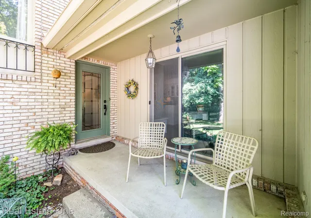 Photo 3 of Condo for sale at 1361 Knollcrest Cir, Bloomfield Charter Township Oakland, MI 48304 | MLS# 20261068392 | Listing updated on 2026-09-13