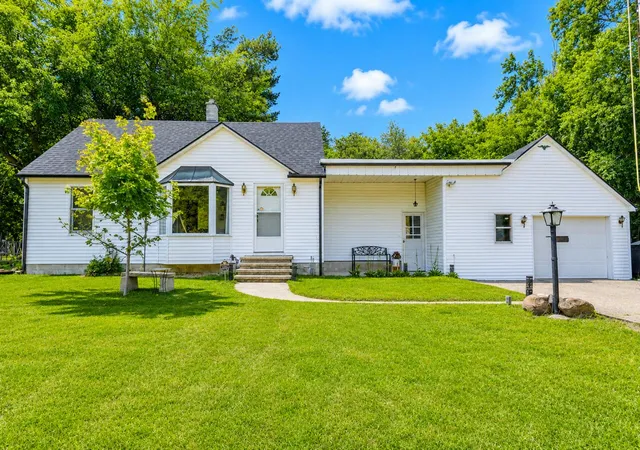 Photo 1 of Single family home for sale at 3325 Taft Ave Sw, Wyoming City Kent, MI 49519 | MLS# 65026045096 | Listing updated on 2026-09-12