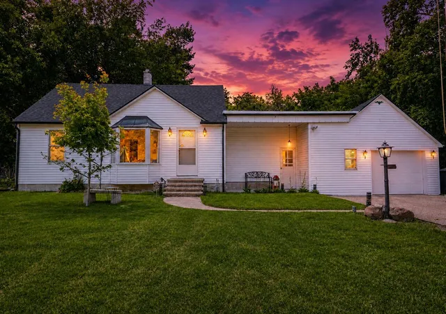Photo 2 of Single family home for sale at 3325 Taft Ave Sw, Wyoming City Kent, MI 49519 | MLS# 65026045096 | Listing updated on 2026-09-12
