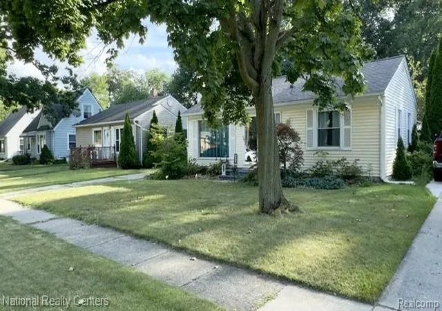 Photo 3 of Single family home for sale at 3321 Pine Grove Ave, Port Huron City St Clair, MI 48060 | MLS# 20261068396 | Listing updated on 2026-08-27