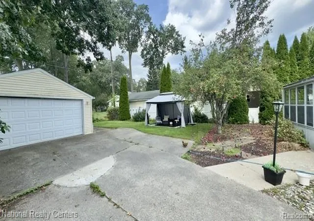 Photo 4 of Single family home for sale at 3321 Pine Grove Ave, Port Huron City St Clair, MI 48060 | MLS# 20261068396 | Listing updated on 2026-08-27