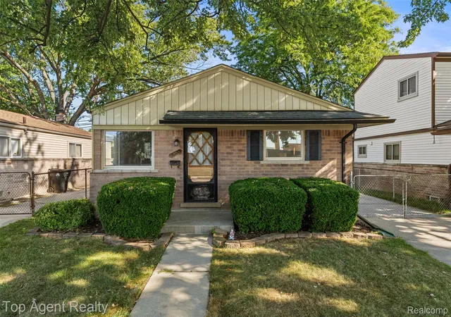 Photo 1 of Sale Pending at 18535 Marquette St, Roseville City Macomb, MI 48066 | MLS# 20261068405 | Listing updated on 2026-10-09