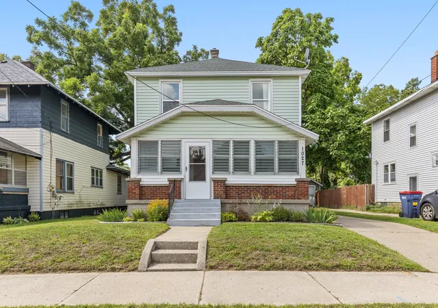 Photo 1 of Sale Pending at 1027 Dallas Ave Se, Grand Rapids City Kent, MI 49507 | MLS# 65026045106 | Listing updated on 2026-09-01