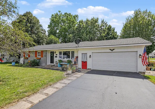 Photo 1 of Single family home for sale at 319 W Willard St, Paw Paw Village Van Buren, MI 49079 | MLS# 62026045127 | Listing updated on 2026-09-12