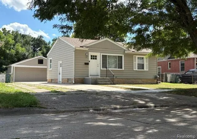 Photo 1 of Sale Pending at 105 W Evelyn Ave, Hazel Park City Oakland, MI 48030 | MLS# 20261068426 | Listing updated on 2026-09-03