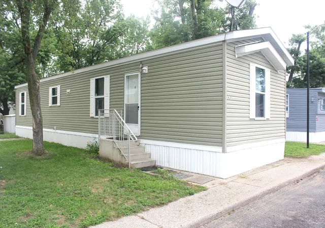 Photo 2 of Single family home for sale at 917 Marlin Ave Sw, Wyoming City Kent, MI 49509 | MLS# 65026045128 | Listing updated on 2026-09-10