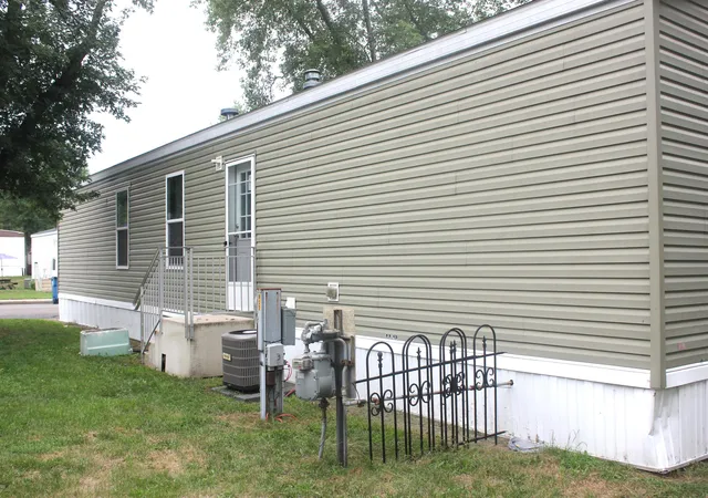 Photo 3 of Single family home for sale at 917 Marlin Ave Sw, Wyoming City Kent, MI 49509 | MLS# 65026045128 | Listing updated on 2026-09-21