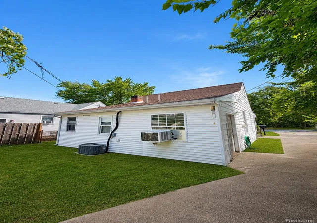 Photo 2 of Single family home for sale at 23743 Lorraine Ave, Warren City Macomb, MI 48089 | MLS# 20261068436 | Listing updated on 2026-09-04