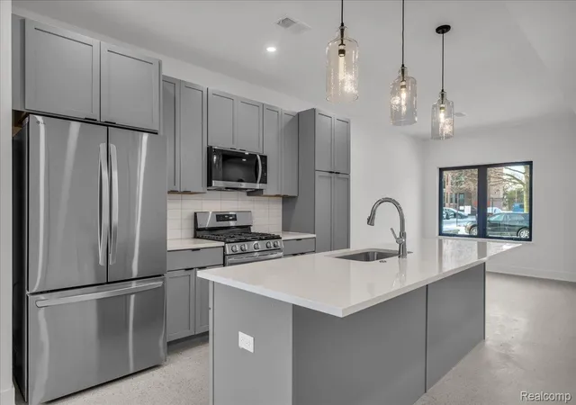 Listing Photo 4 - Condo for sale in building located at 7542 Churchill St, Wayne, MI 48206
