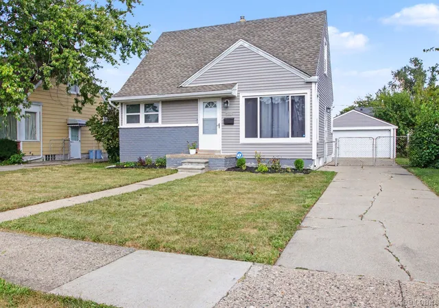 Photo 1 of Sale Pending at 7040 Deering St, Garden City City Wayne, MI 48135 | MLS# 20261068479 | Listing updated on 2026-08-31