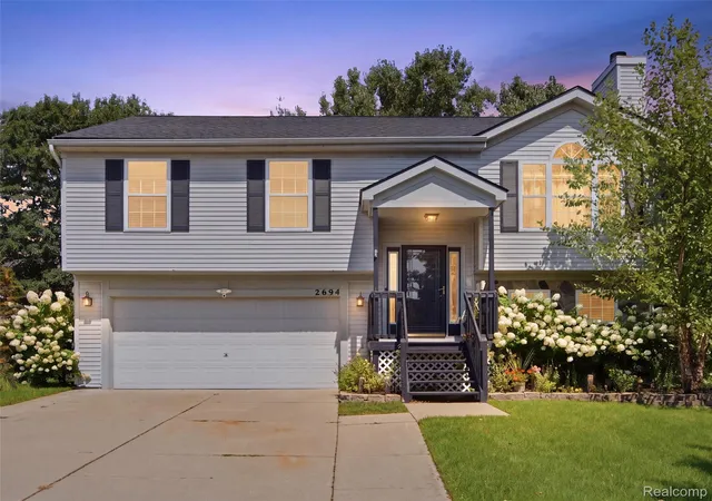 Photo 1 of Single family home for sale at 2694 Driftwood Dr, Waterford Charter Township Oakland, MI 48329 | MLS# 20261068481 | Listing updated on 2026-09-13