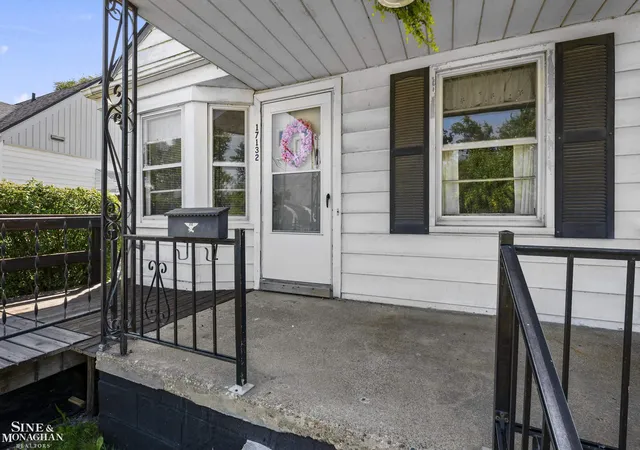 Photo 3 of Single family home for sale at 17132 Toepfer Dr, Eastpointe City Macomb, MI 48021 | MLS# 58050219870 | Listing updated on 2026-09-01