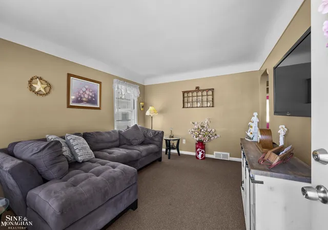 Photo 4 of Single family home for sale at 17132 Toepfer Dr, Eastpointe City Macomb, MI 48021 | MLS# 58050219870 | Listing updated on 2026-09-01