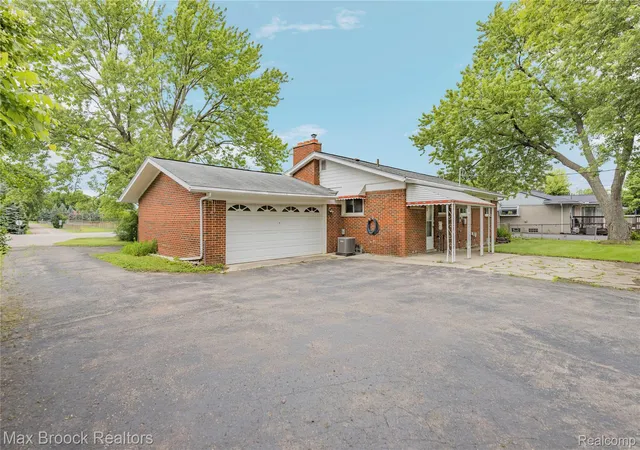 Photo 3 of Single family home for sale at 31767 W 13 Mile Rd, Farmington Hills City Oakland, MI 48334 | MLS# 20261068485 | Listing updated on 2026-08-27