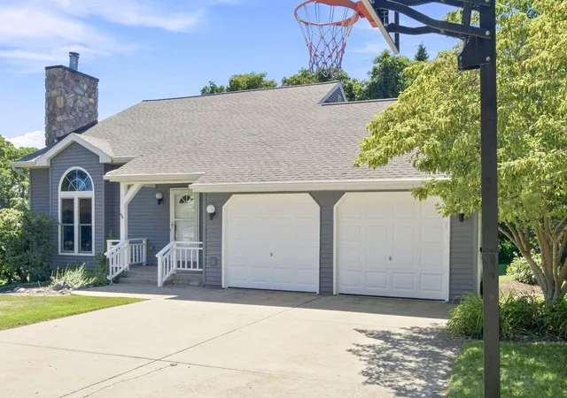 Photo 3 of Single family home for sale at 2100 Brown School Rd, Shoreham Village Berrien, MI 49085 | MLS# 69026045148 | Listing updated on 2026-09-17