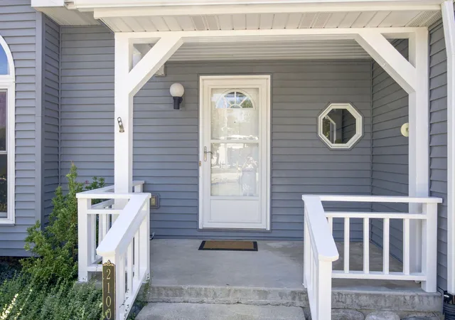 Photo 4 of Single family home for sale at 2100 Brown School Rd, Shoreham Village Berrien, MI 49085 | MLS# 69026045148 | Listing updated on 2026-09-17