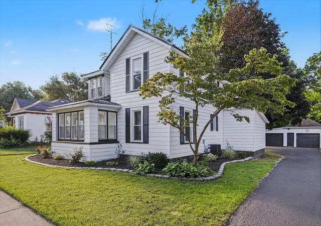 Photo 2 of Single family home for sale at 105 W Telegraph, Dowagiac City Cass, MI 49047 | MLS# 69026045149 | Listing updated on 2026-09-14