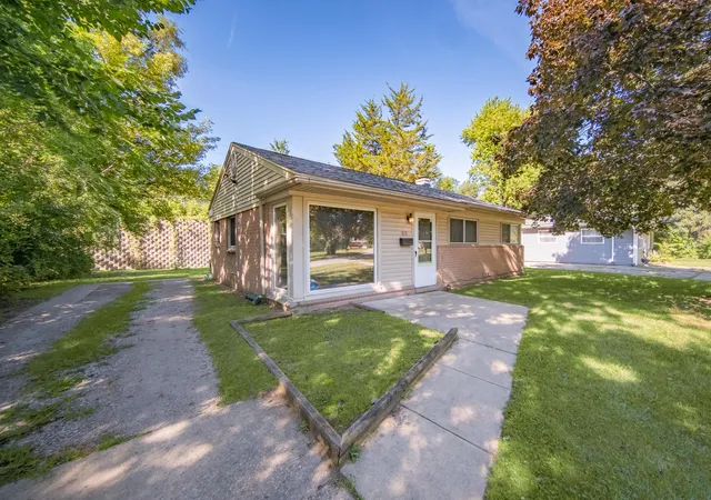 2nd image of 1810 Carol Ann Ave, Ypsilanti Charter Township Washtenaw, MI 48198 | MLS# 81026045154