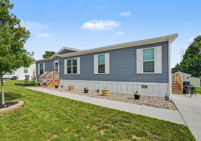 Photo 2 of Single family home for sale at 6420 Suffield Ln, Oshtemo Charter Township Kalamazoo, MI 49009 | MLS# 66026045152 | Listing updated on 2026-09-16