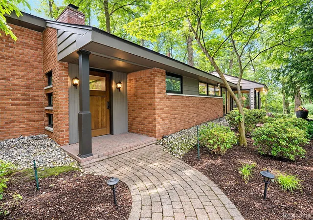 Photo 1 of Single family home for sale at 3310 Dogwood Ct, Bloomfield Hills City Oakland, MI 48304 | MLS# 20261068503 | Listing updated on 2026-09-19