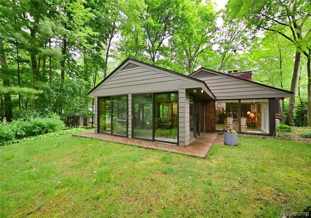 Photo 2 of Single family home for sale at 3310 Dogwood Ct, Bloomfield Hills City Oakland, MI 48304 | MLS# 20261068503 | Listing updated on 2026-09-19