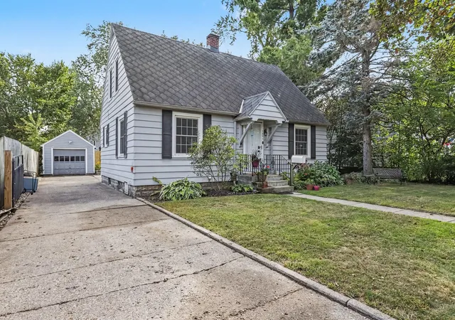 Photo 1 of Single family home for sale at 1320 Sheridan Dr, Kalamazoo City Kalamazoo, MI 49001 | MLS# 66026045162 | Listing updated on 2026-09-17