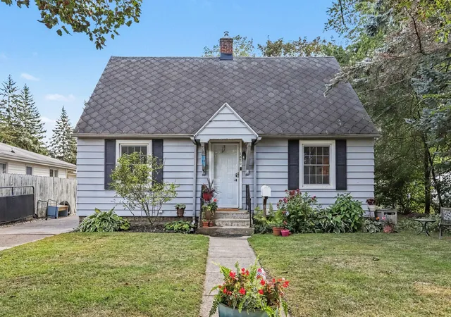 Photo 2 of Single family home for sale at 1320 Sheridan Dr, Kalamazoo City Kalamazoo, MI 49001 | MLS# 66026045162 | Listing updated on 2026-09-17