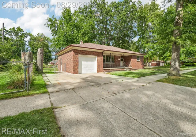 Photo 2 of Single family home for sale at 29309 Milton Ave, Madison Heights City Oakland, MI 48071 | MLS# 20261068507 | Listing updated on 2026-08-29